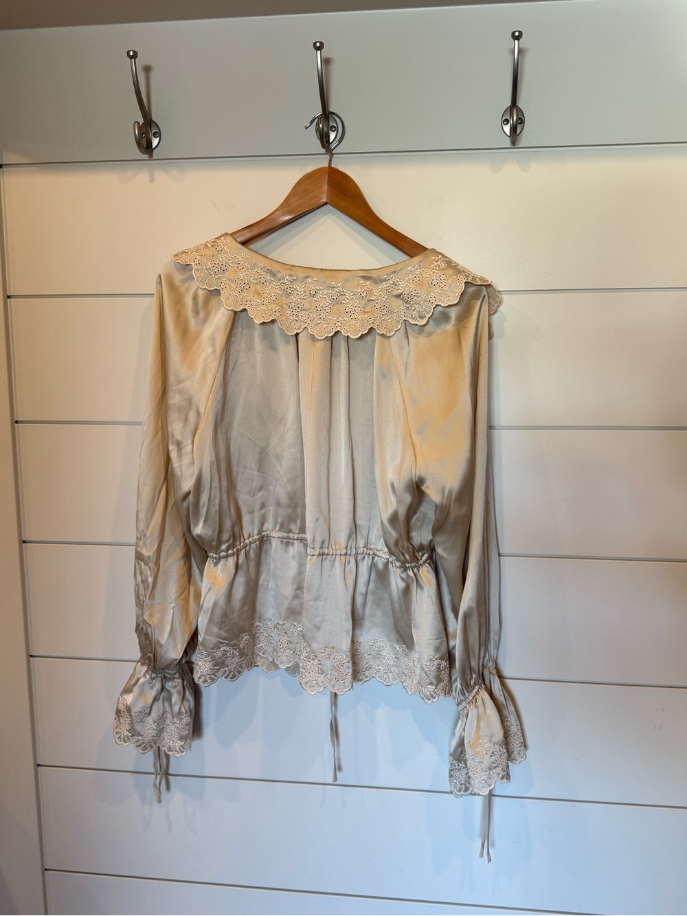 Reformation x Kacey Musgraves Lillie Eyelet Champagne Silk Blouse Small - Picture 4 of 9